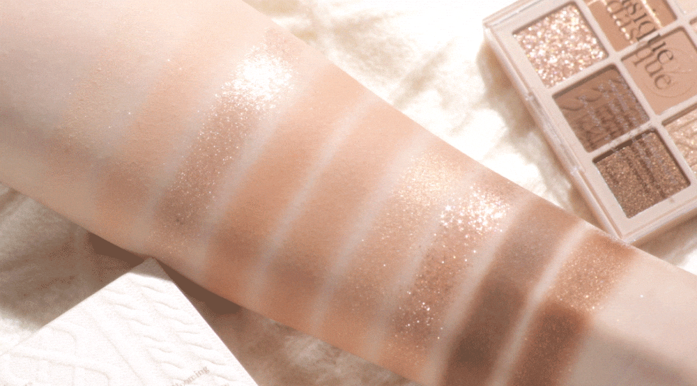 Bảng Phấn Mắt Dasique Shadow Palette 9 Ô Bảng Phấn Mắt Dasique Shadow Palette 9.2g là bảng mắt 9 ô với tông beige - nâu đất nhẹ nhàng, dễ dùng hằng ngày