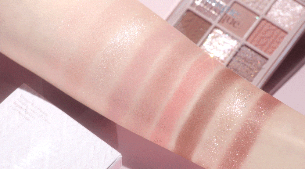 Bảng Phấn Mắt Dasique Shadow Palette 9 Ô Bảng Phấn Mắt Dasique Shadow Palette là bảng mắt 9 ô tông tím - hồng - nâu lạnh dễ dùng hằng ngày