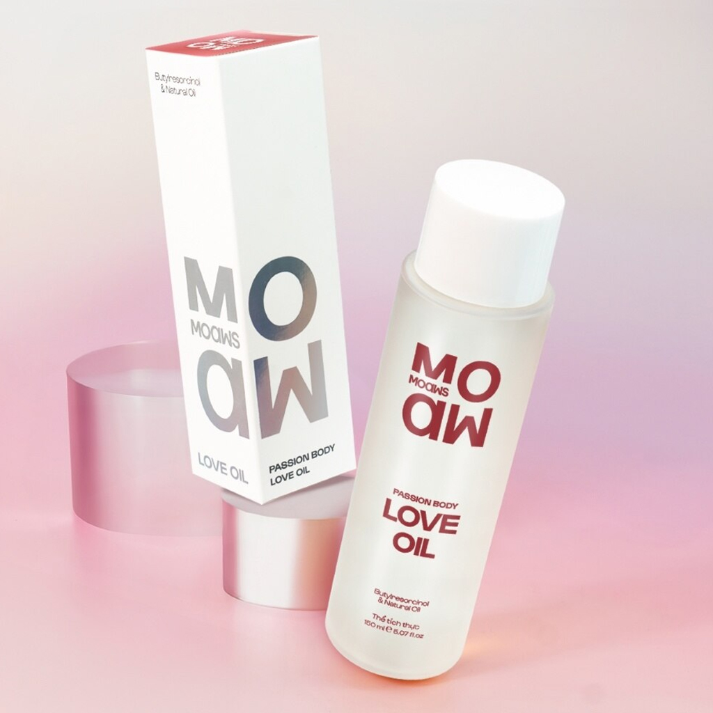 Dầu Dưỡng Thể Moaw Moaws Passion Body Love Oil 150ml - Helps skin become silky smooth to the touch, Brings natural healthy glow effect, Helps skin feel more hydrated and even-toned, Suitable for daily use after bathing or relaxing massage Dầu Dưỡng Thể Moaw Moaws Passion Body Love Oil 150ml