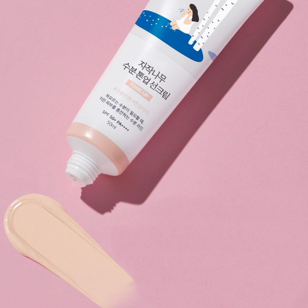 Round Lab Birch Juice Moisturizing Tone-up Sunscreen SPF50+ PA++++ 50ml is suitable for all skin types Round Lab Birch Juice Moisturizing Tone-up Sunscreen SPF50+ PA++++ 50ml - 2
