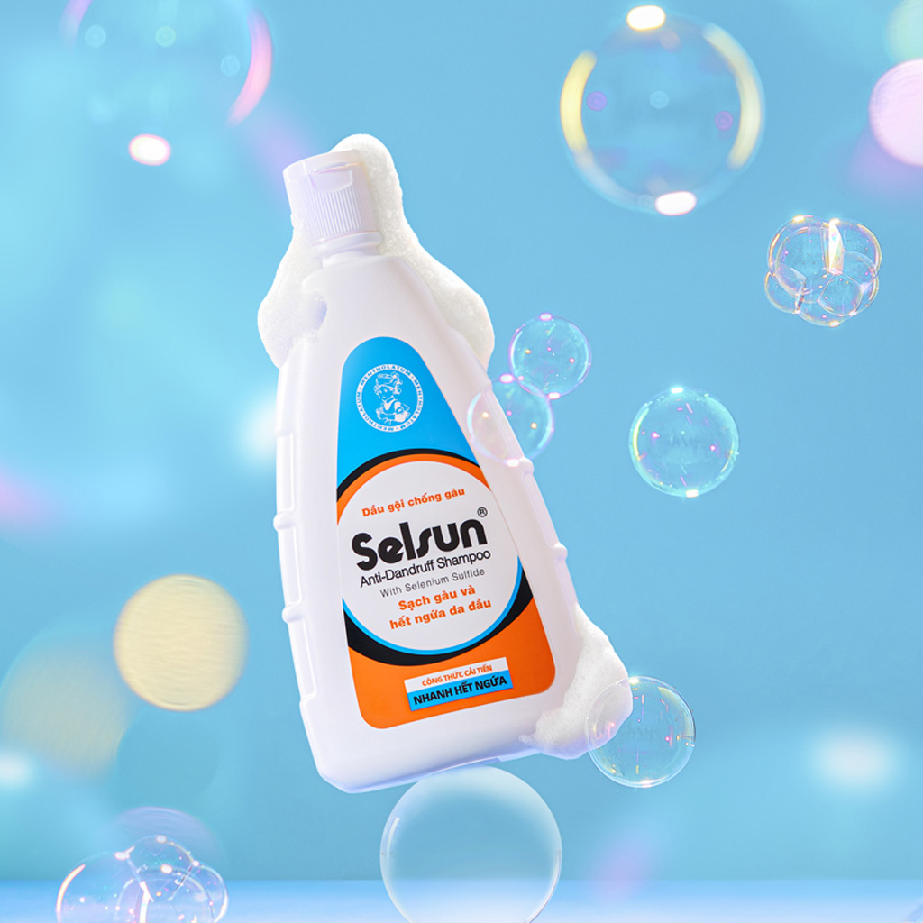 Dầu Gội Selsun Anti-Dandruff Dành cho Tóc Gàu 100ml mang lại cảm giác làm sạch rõ rệt nhưng không khiến tóc bị khô cứng Dầu Gội Selsun Anti-Dandruff Dành cho Tóc Gàu 100ml