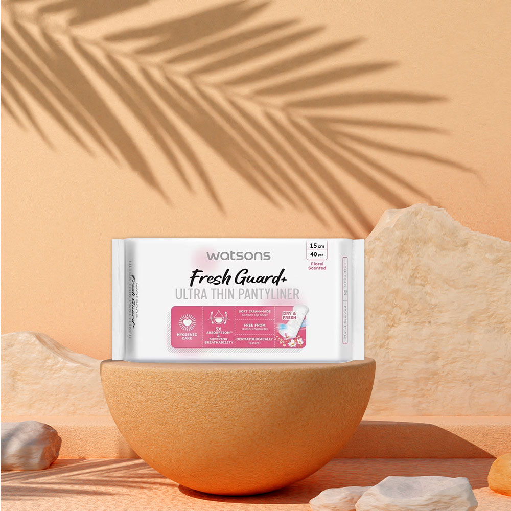 Băng Vệ Sinh Hàng Ngày Watsons Fresh Guard+ Siêu Mỏng Hương Hoa 15cm 40 Miếng - 1